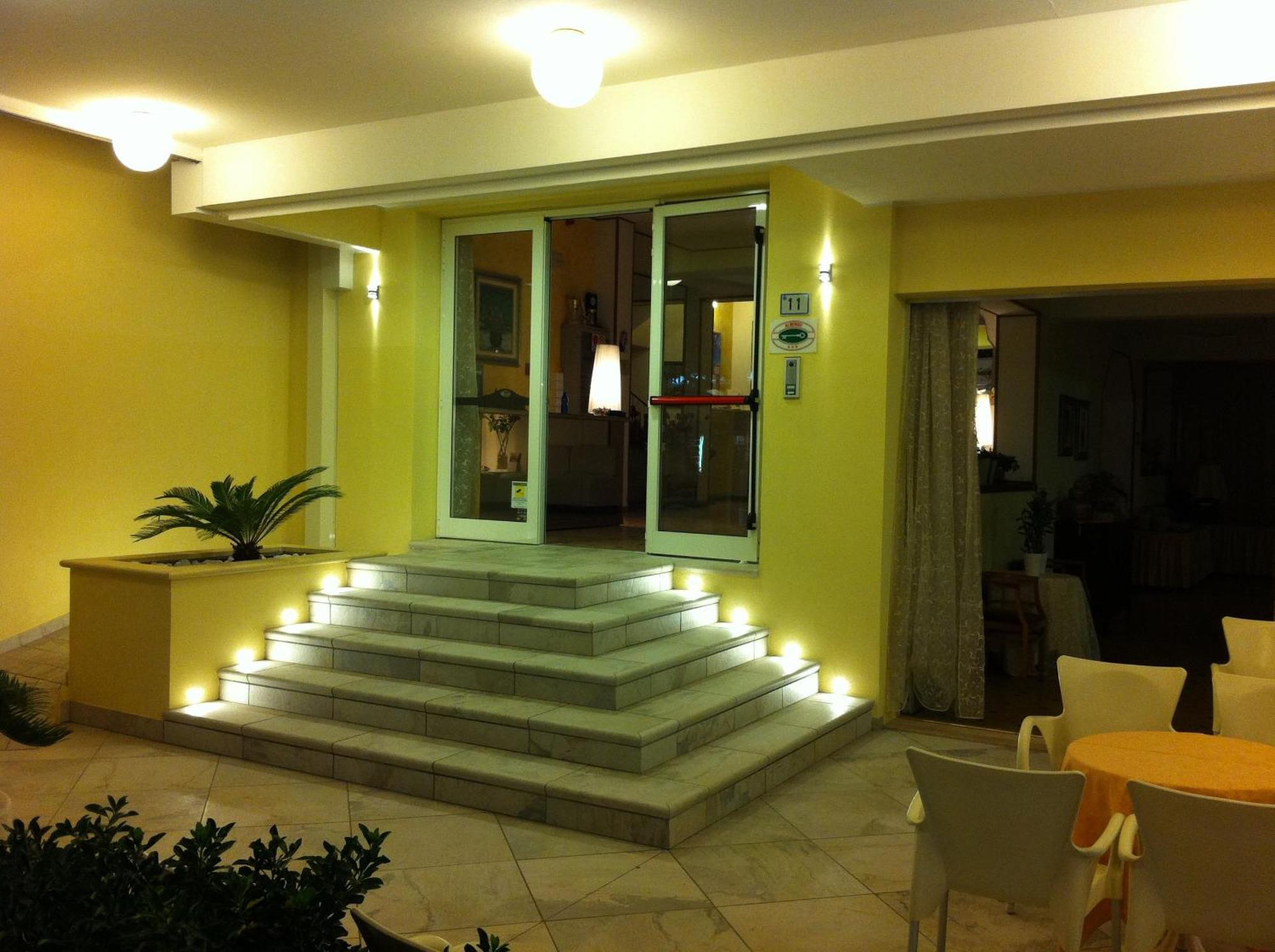 Hotel Angela Misano Adriatico Exterior foto