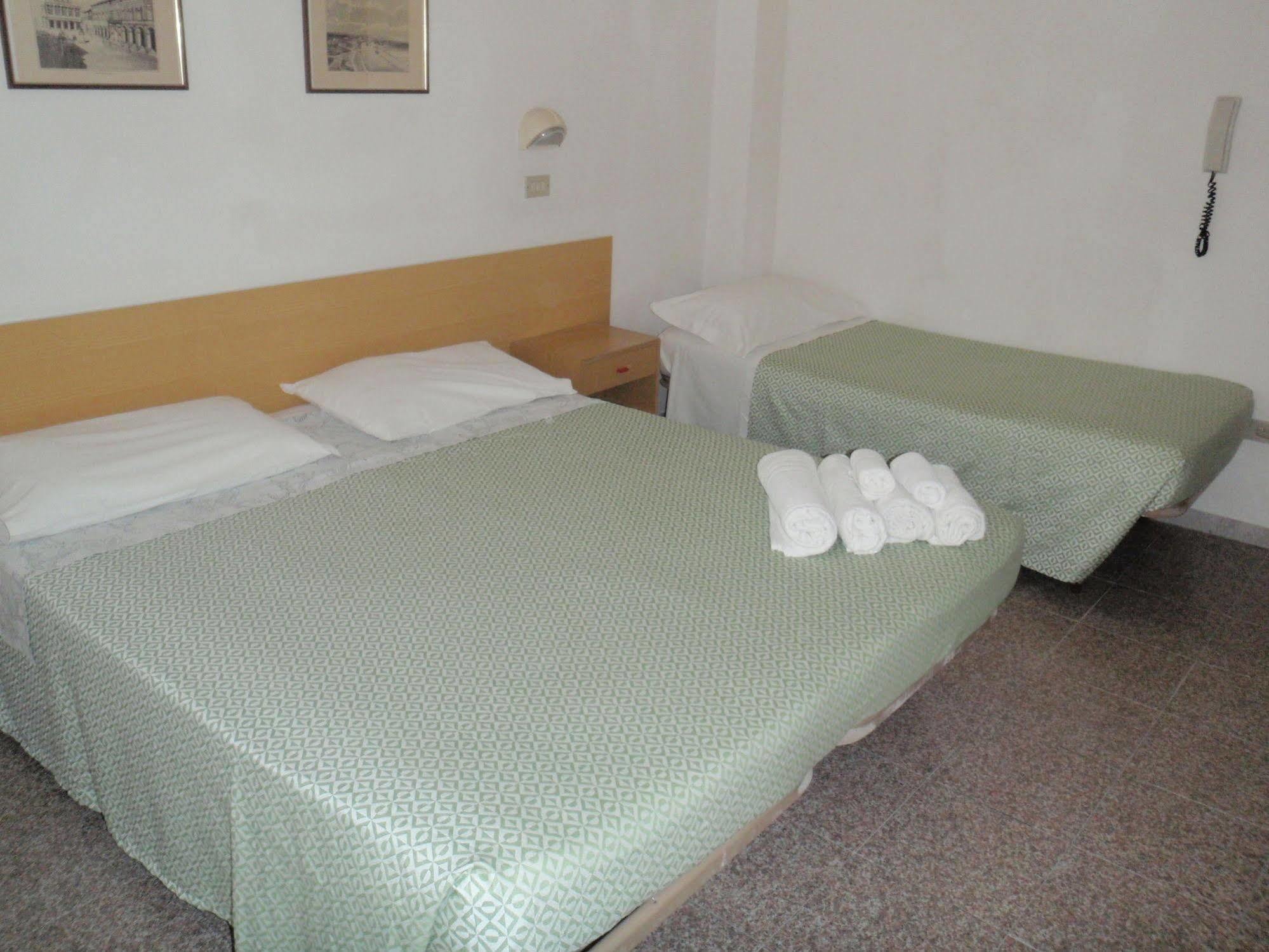 Hotel Angela Misano Adriatico Exterior foto